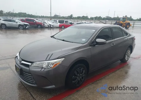2016 Toyota Camry Le z USA, uszkodzony, nr VIN 4T4BF1FK2GR552710
